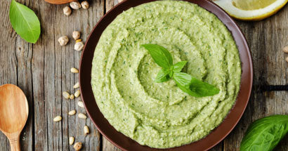 Grüner Spirulina-Hummus