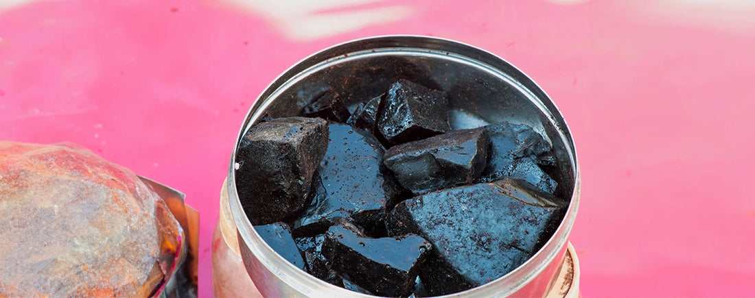 Shilajit: Wichtige Vorsichtsmaßnahmen und mögliche Nebenwirkungen für eine sichere Anwendung.