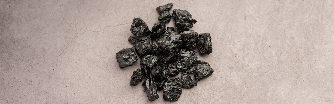 Shilajit in einer natürlichen Schale: Entdecken Sie die richtige Anwendung und Vorteile
