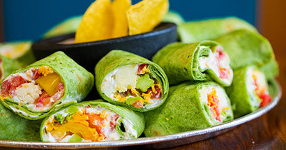 Spinat-Tortillas mit Moringa und gebratenem Gemüse